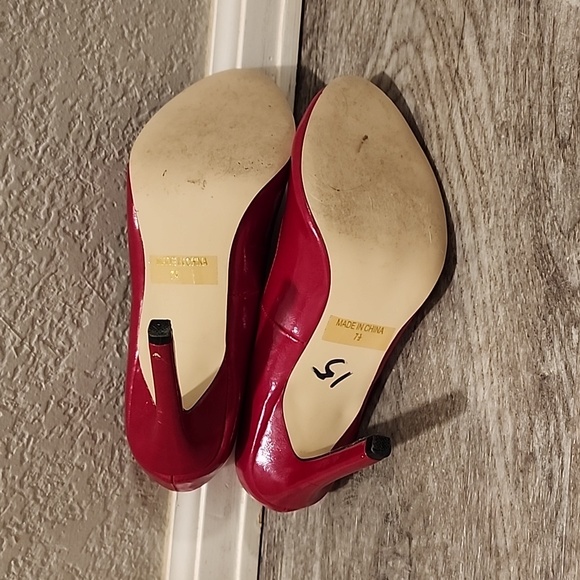 Red high heel pumps - Picture 4 of 4